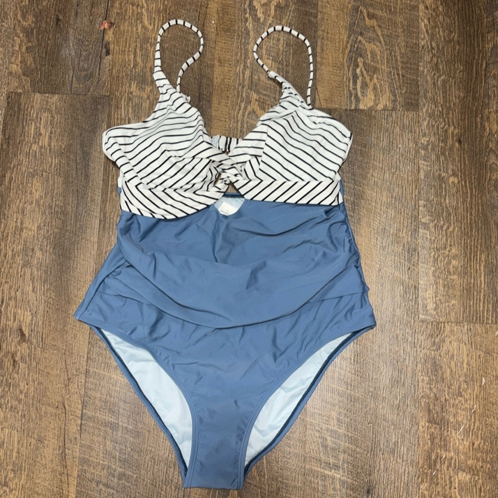 Cupshe Blue and White One-Piece Swimsuit with Stripes
